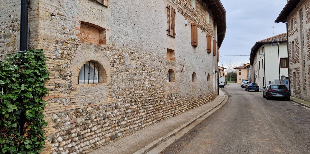 Mereto di Tomba — Tra dimore storiche, arte e paesaggio